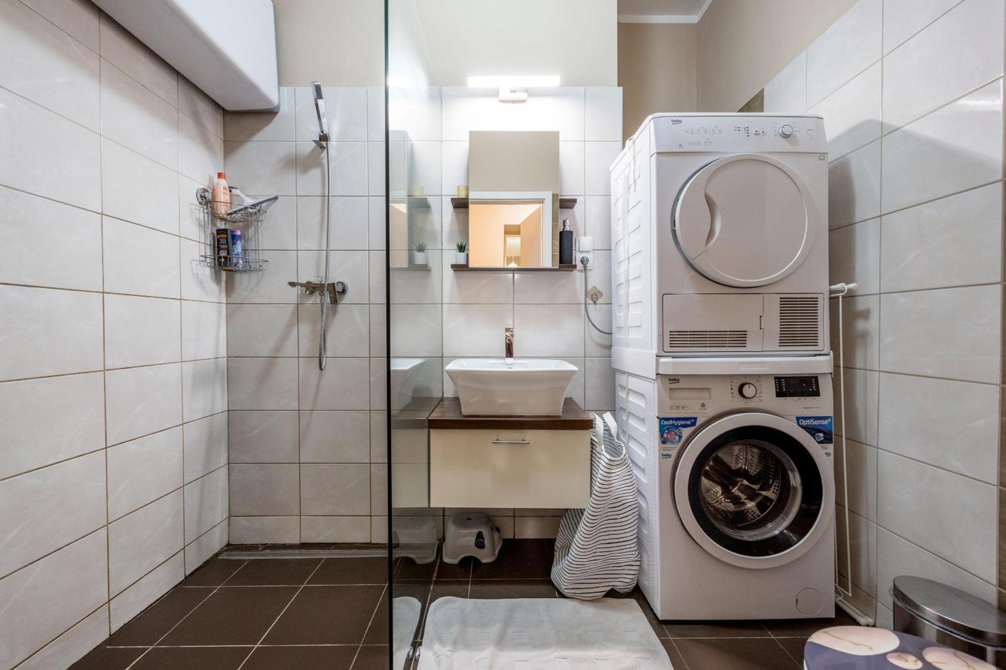Apartamento Roomback - 2br With Ac Near Deak Ter Budapeste