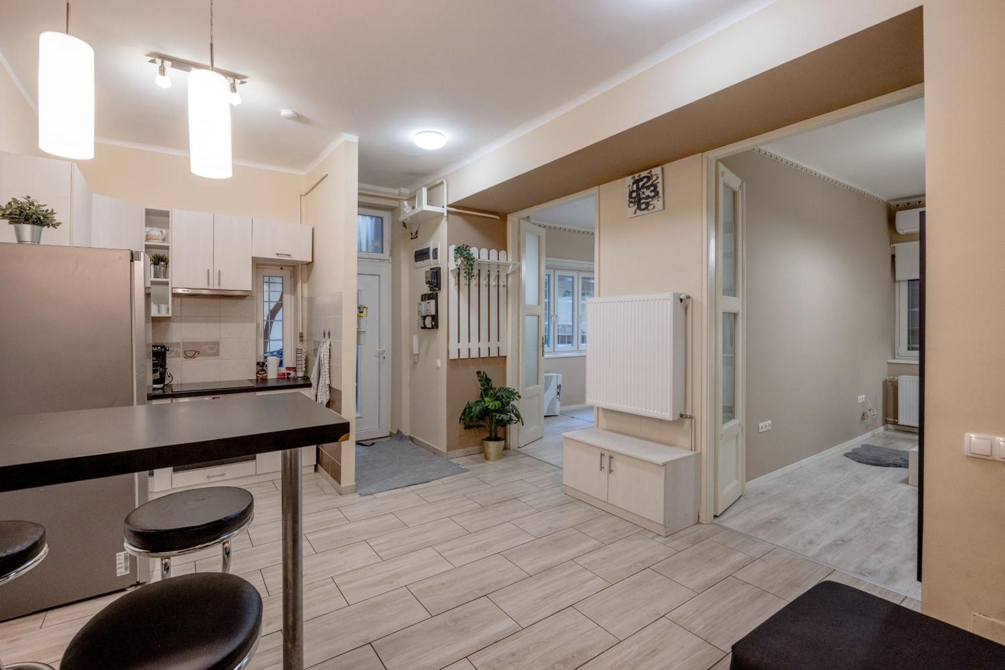 Roomback - 2br With Ac Near Deak Ter Apartamento Budapeste