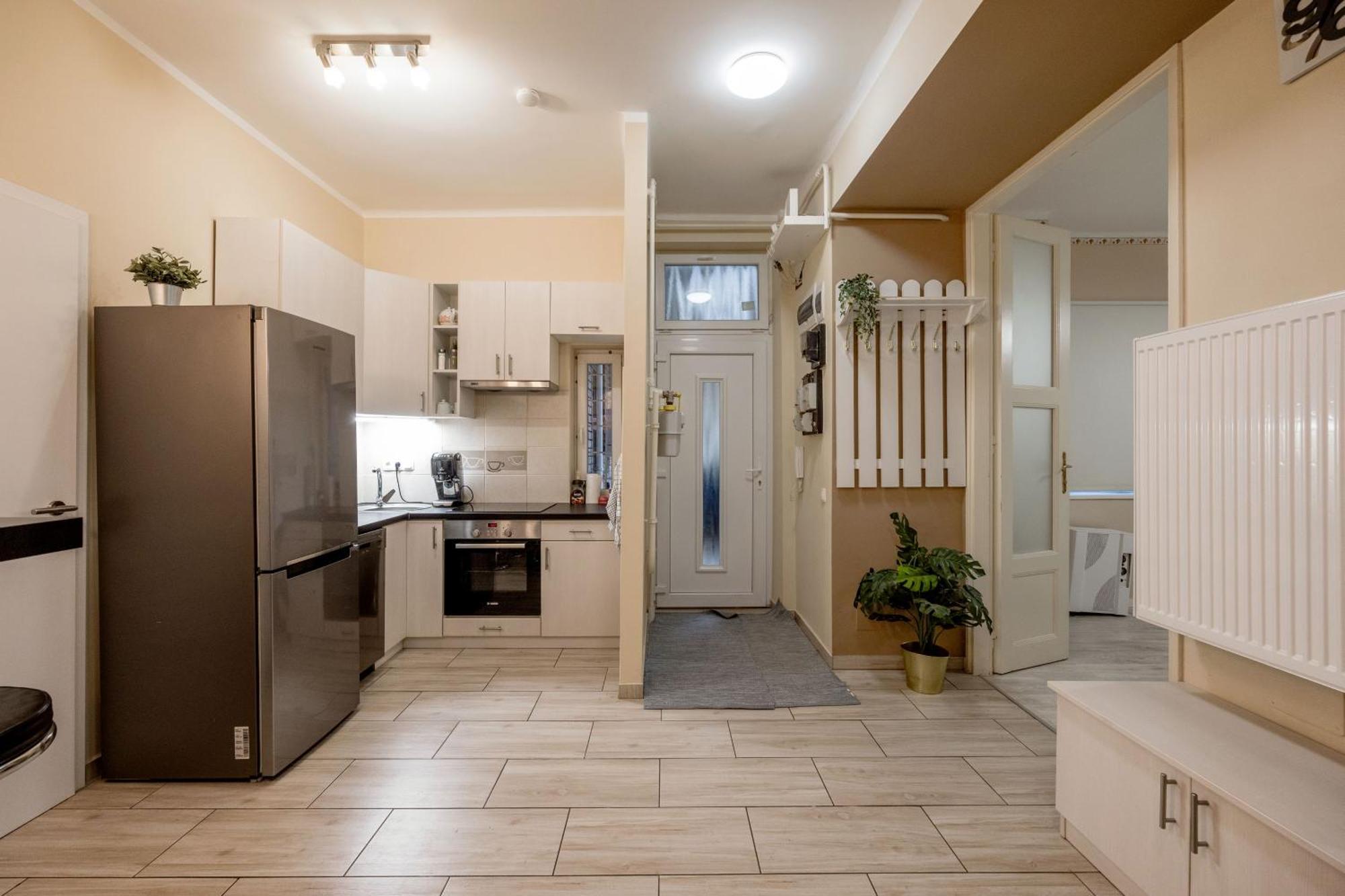 Roomback - 2br With Ac Near Deak Ter * Budapeste