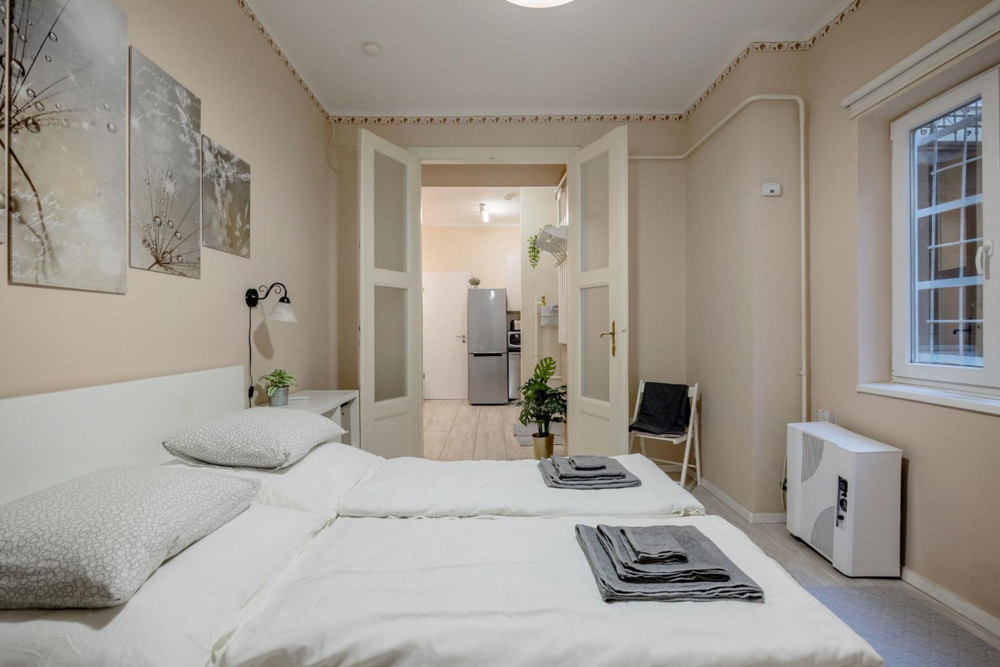 Apartamento Roomback - 2br With Ac Near Deak Ter Budapeste