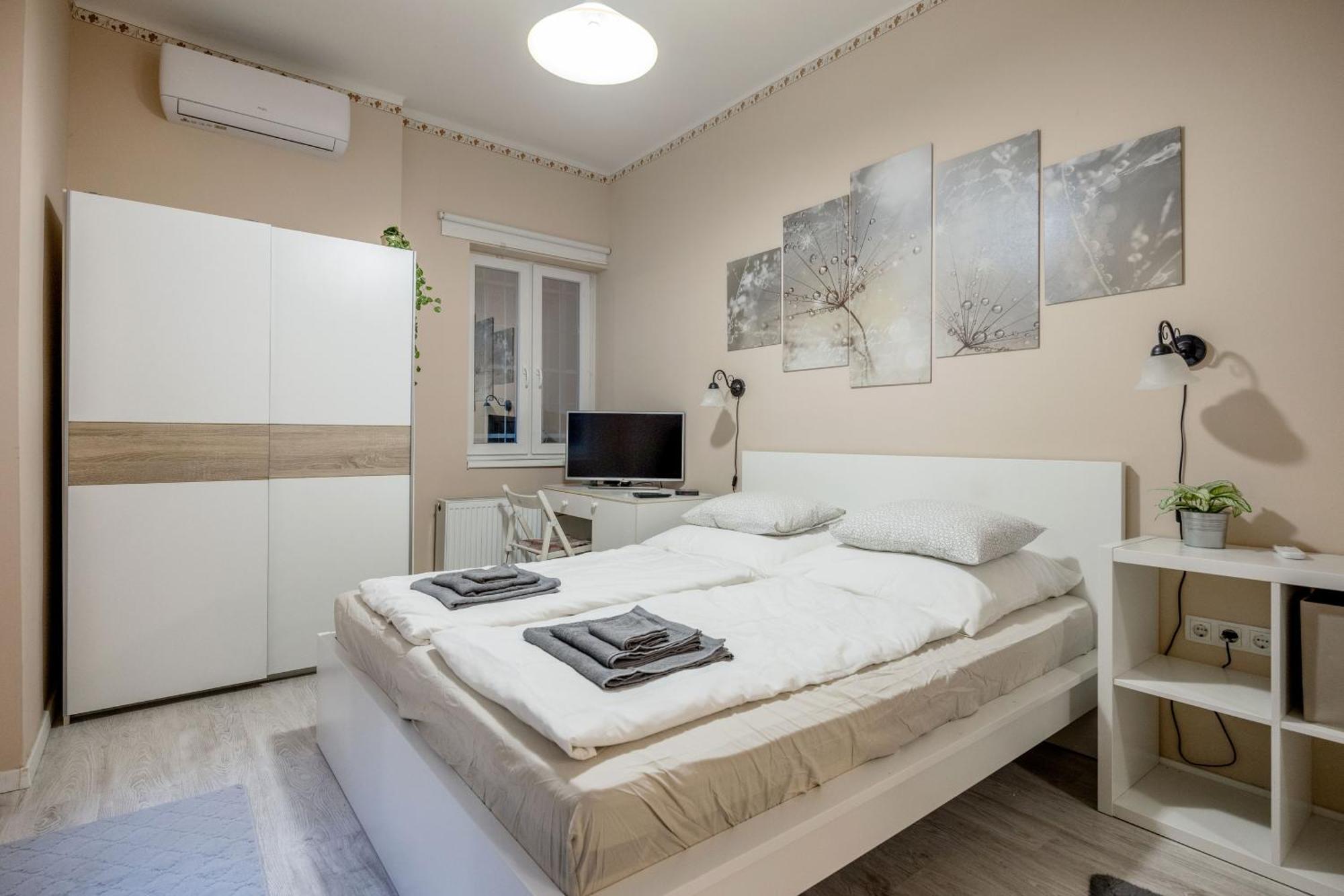 Roomback - 2br With Ac Near Deak Ter Budapeste