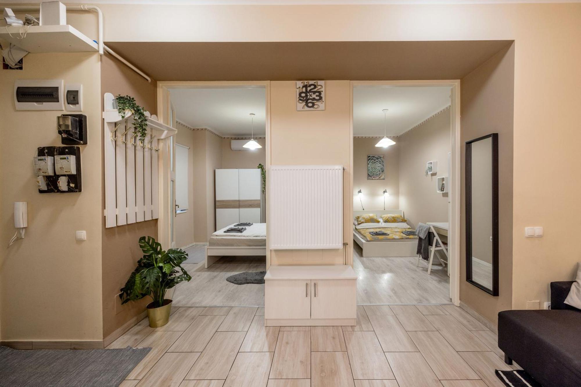 Roomback - 2br With Ac Near Deak Ter Apartmán *